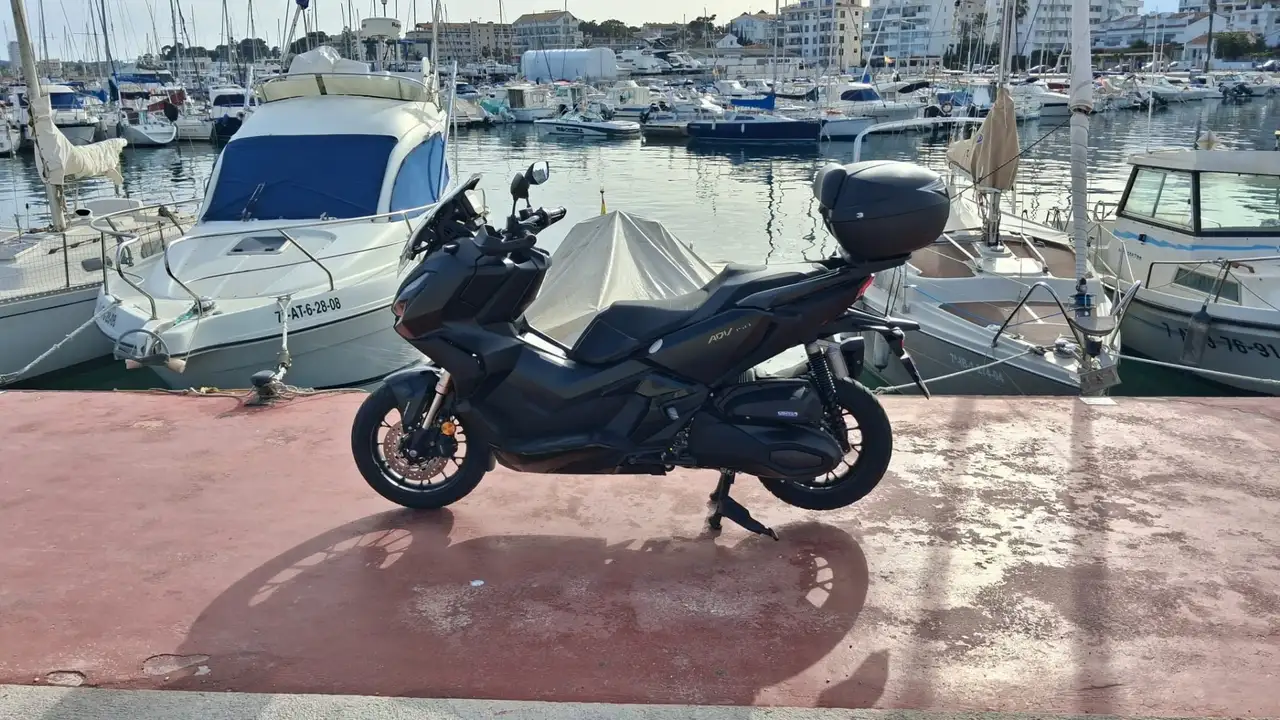 Honda ADV350 - Vista 13
