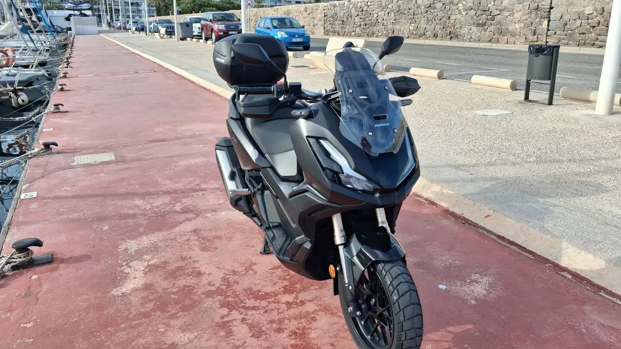 Honda ADV350 - Vista 15