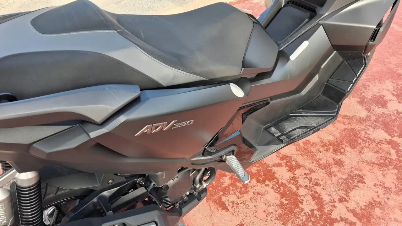 Honda ADV350 - Vista 4