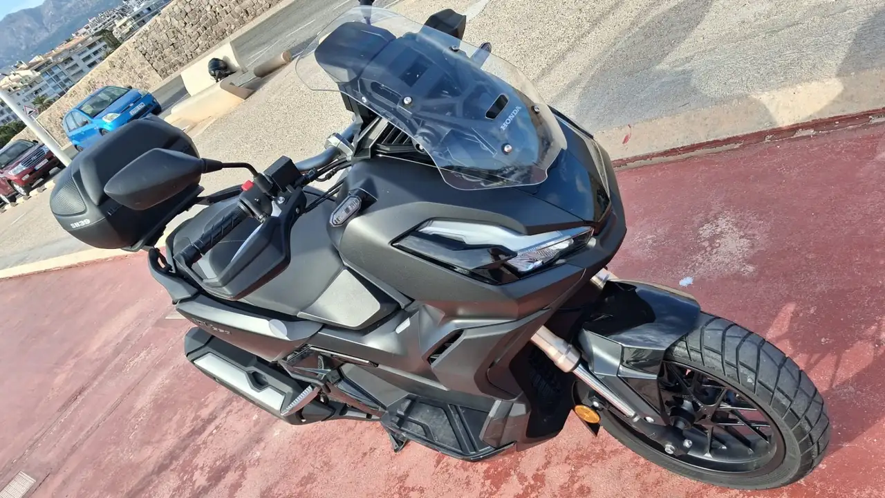 Honda ADV350 - Vista 5