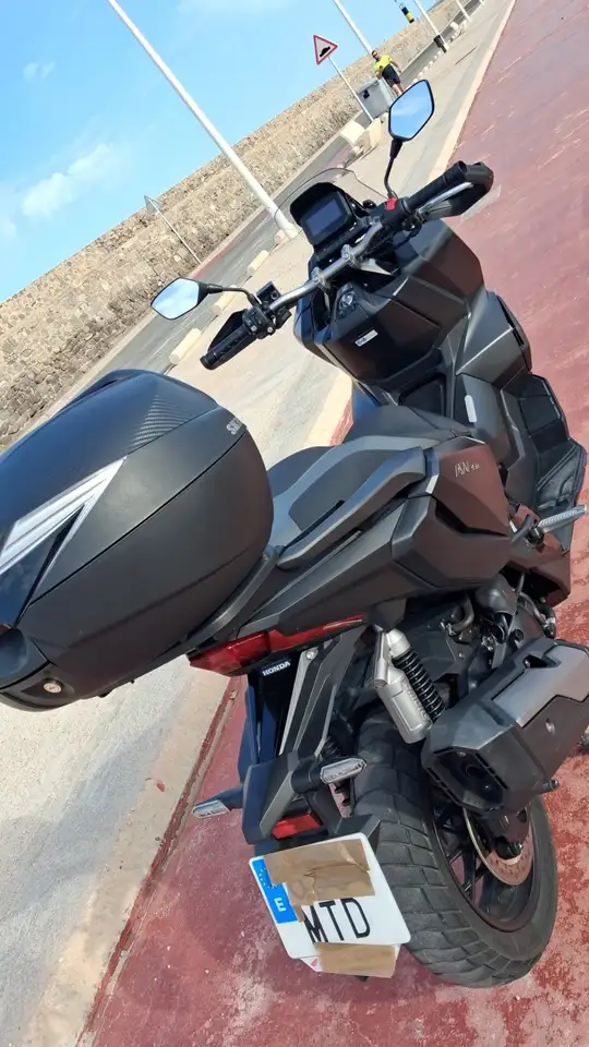 Honda ADV350 - Vista 6