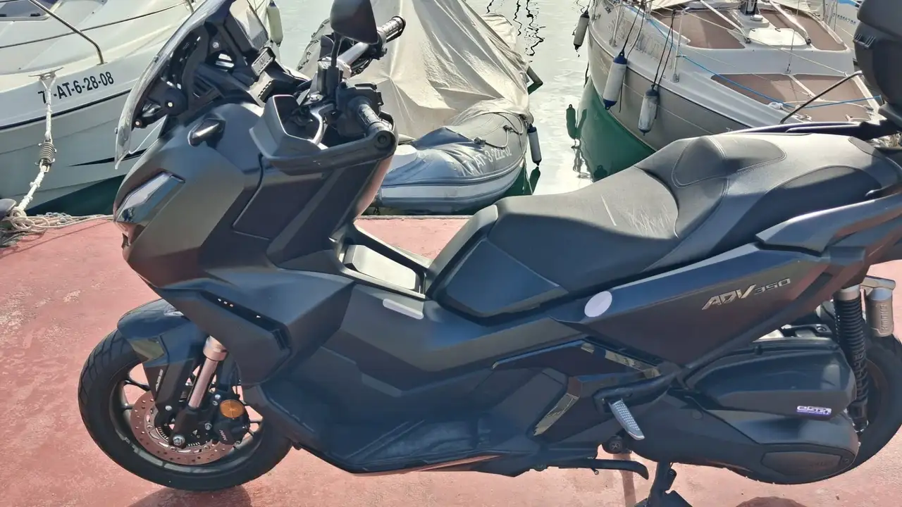 Honda ADV350 - Vista 8