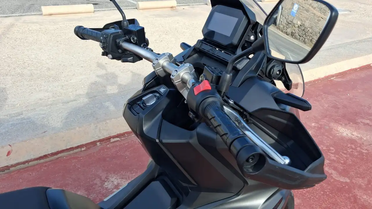 Honda ADV350 - Vista 9