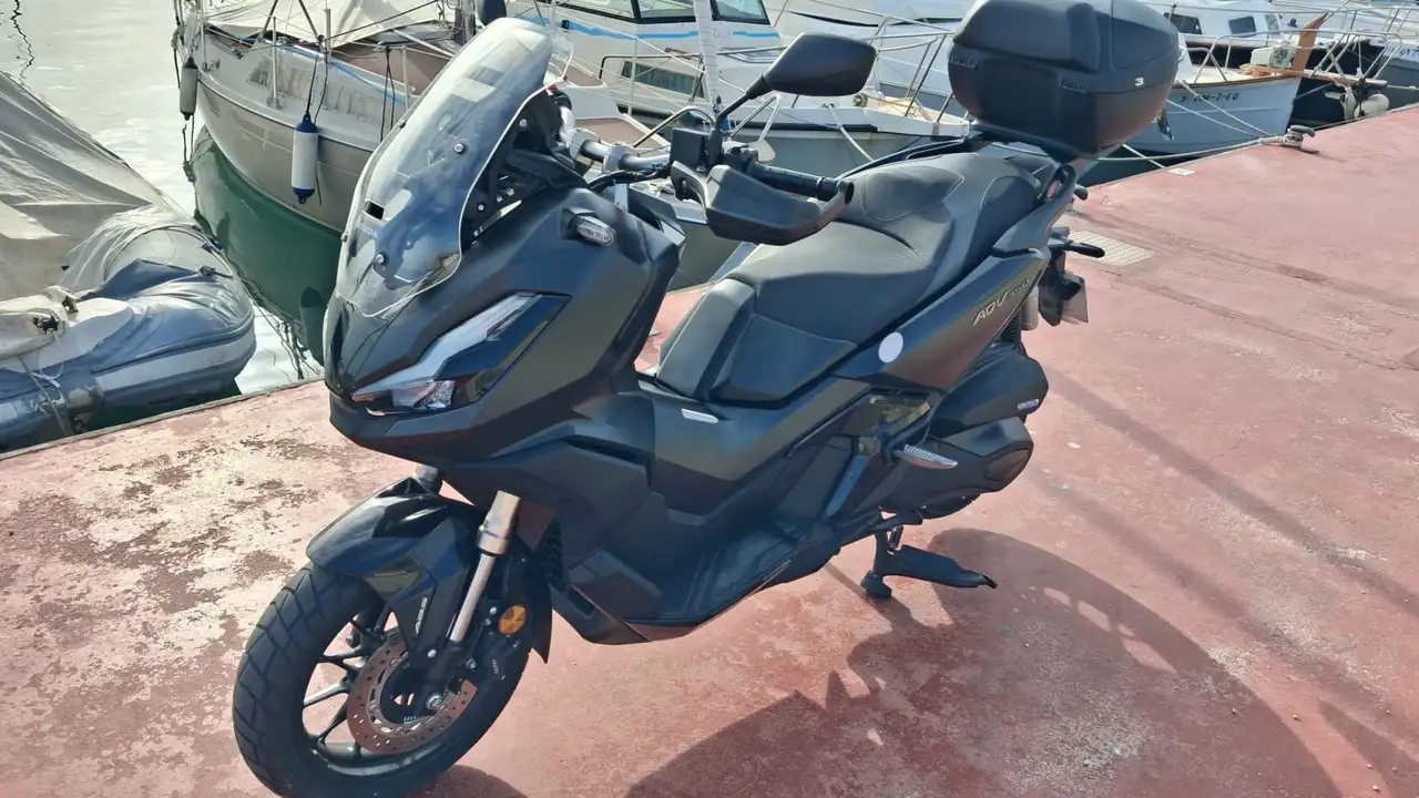 Honda ADV350 - Vista 10