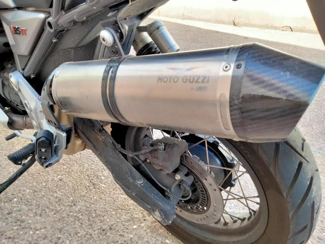 Moto Guzzi V85 TT - Vista 4