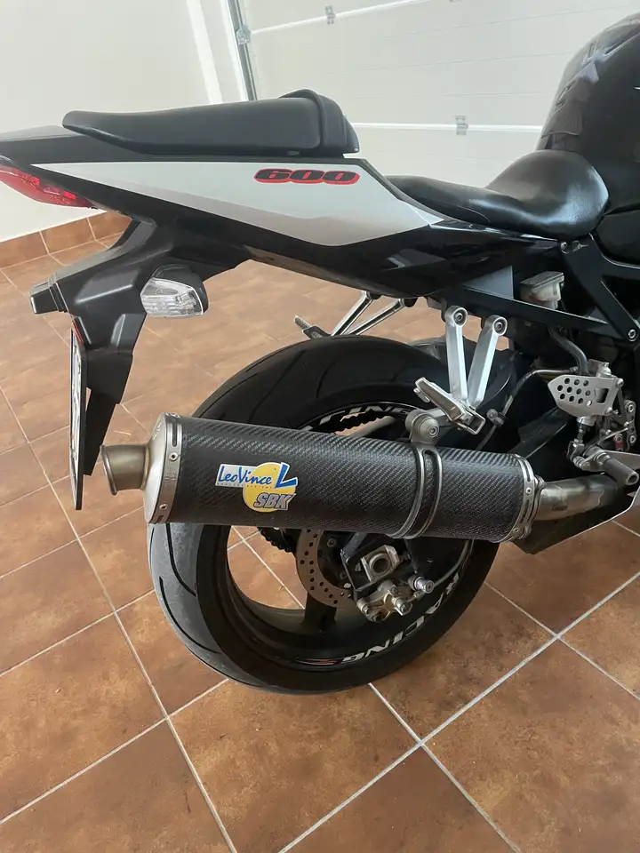 Suzuki GSX-R600 - Vista 7