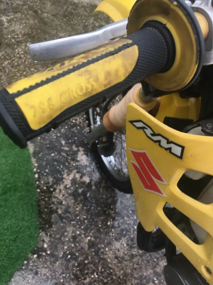 Suzuki RM 125 – Vista 7