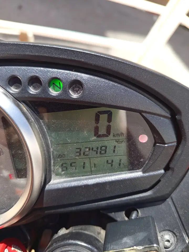 Kawasaki Z750 – Vista 8