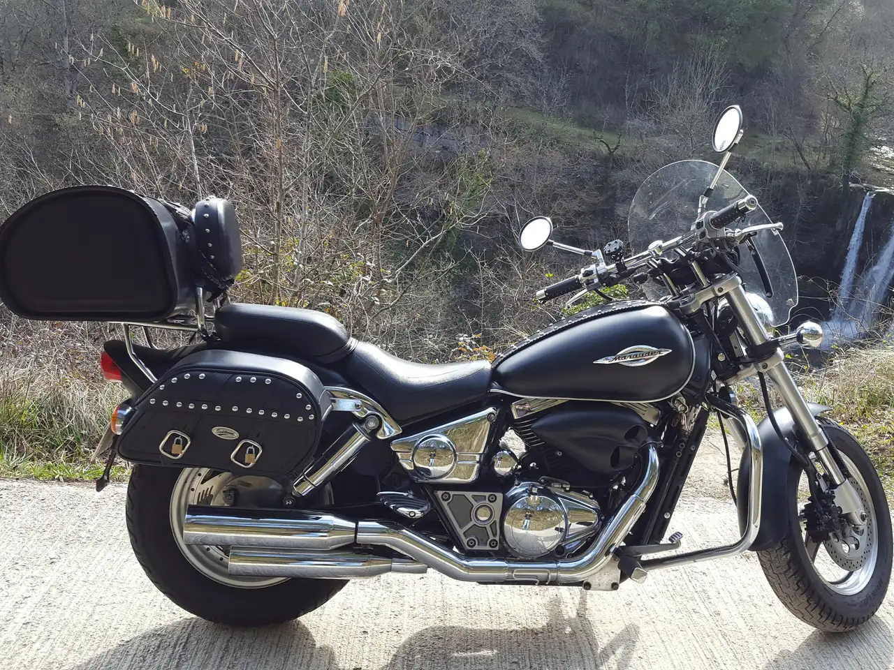 Suzuki VZ 800 – Vista 4
