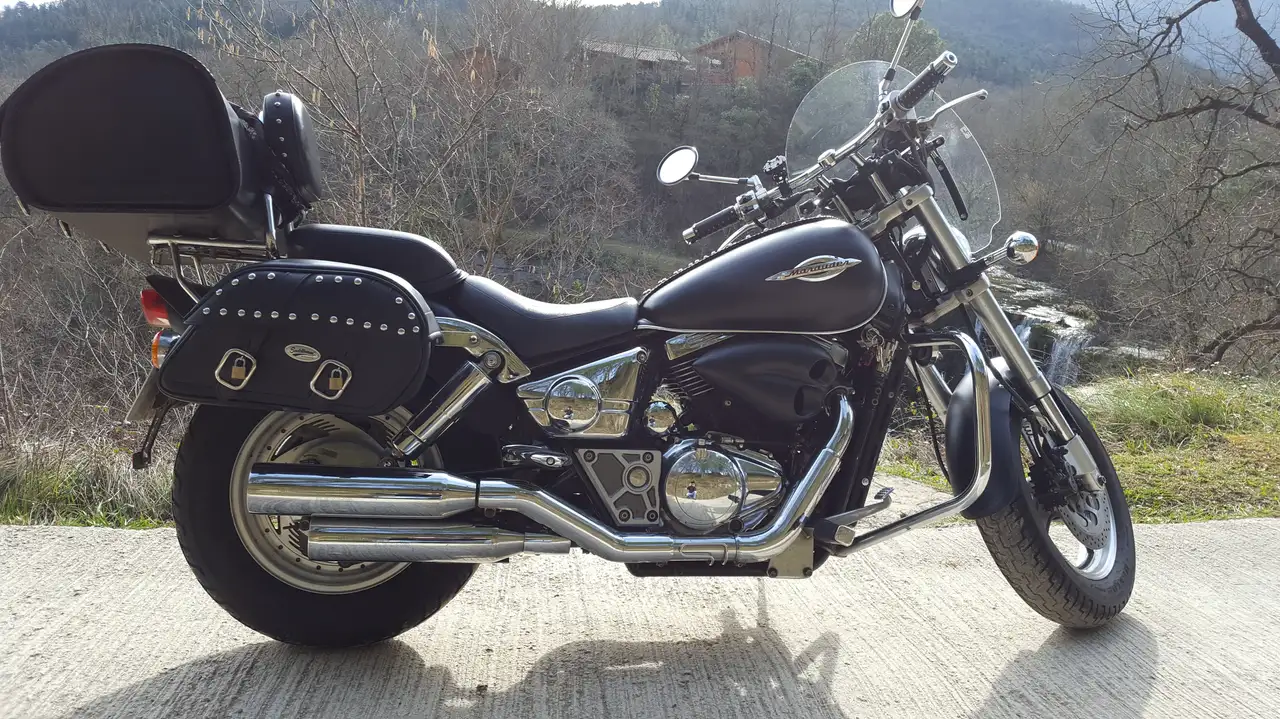 Suzuki VZ 800 – Vista 5