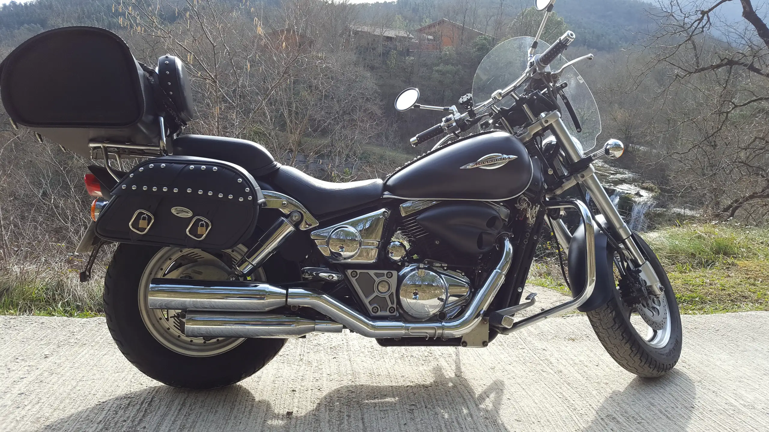 Suzuki VZ 800 – Vista 5