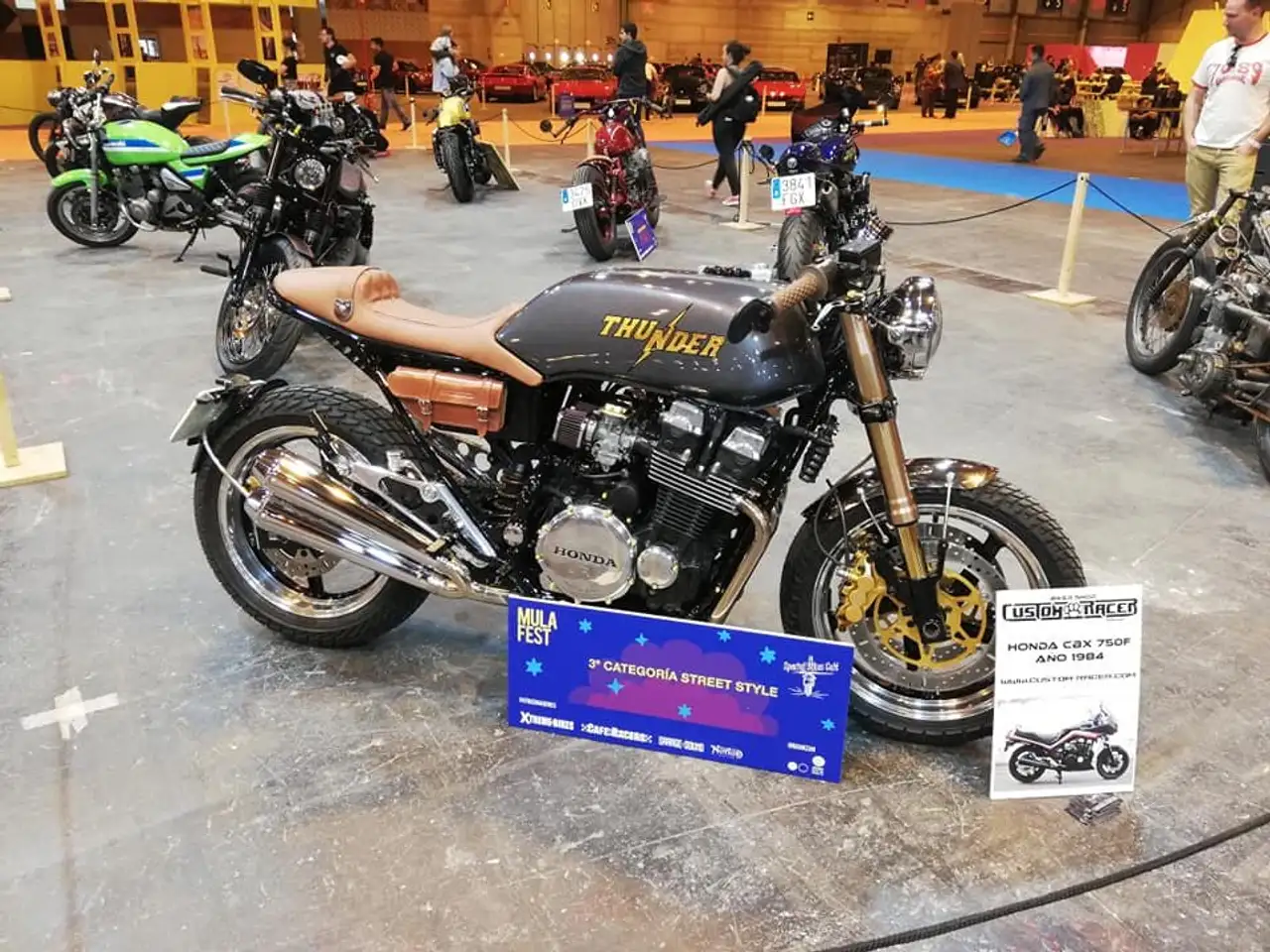 Honda CBX 750 – Vista 8