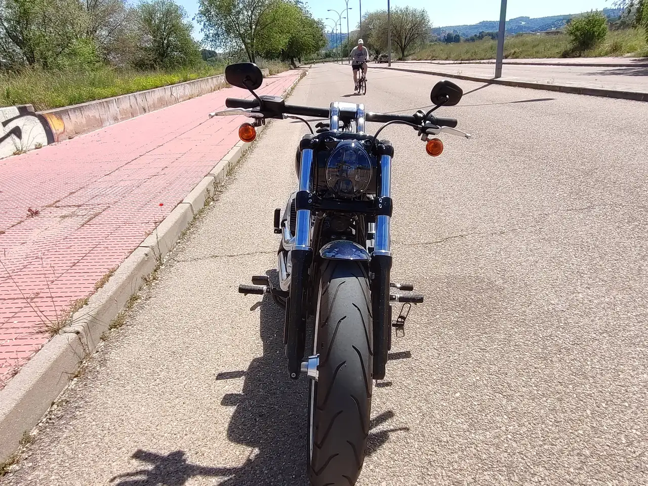 Harley-Davidson Breakout - Vista 3