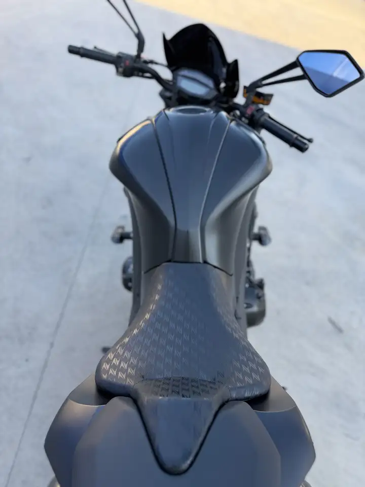 Kawasaki Z1000 - Vista 17