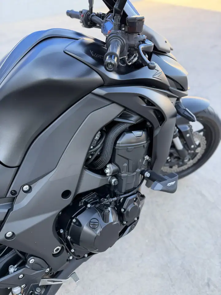 Kawasaki Z1000 - Vista 19