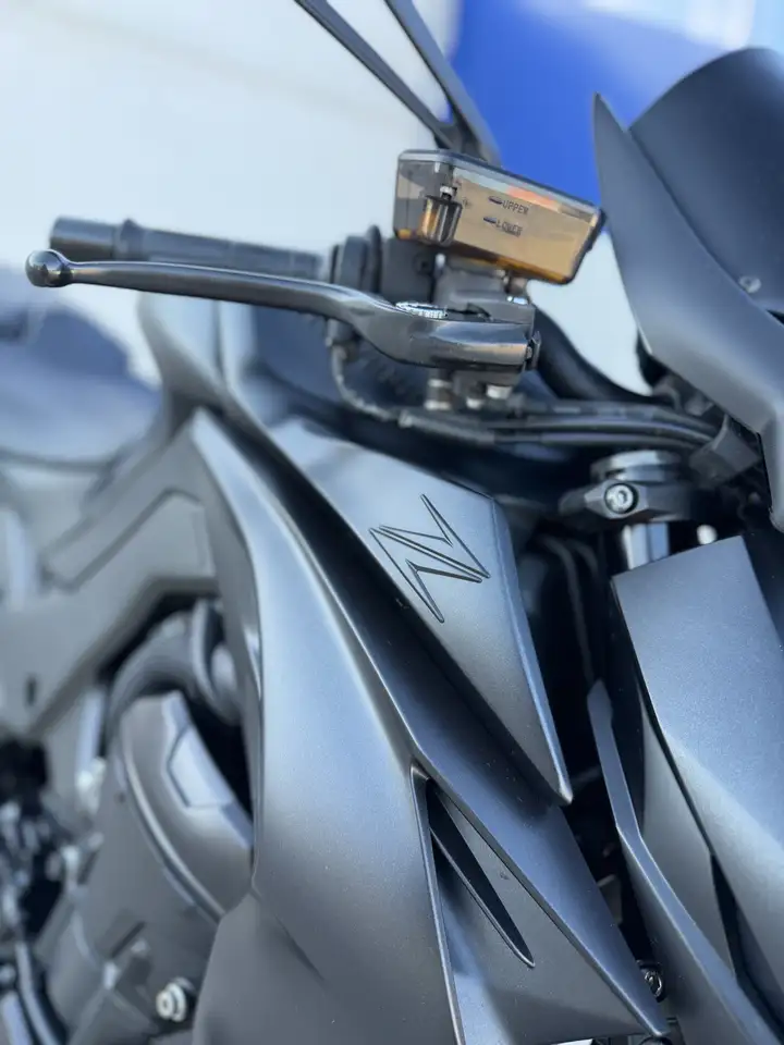 Kawasaki Z1000 - Vista 10