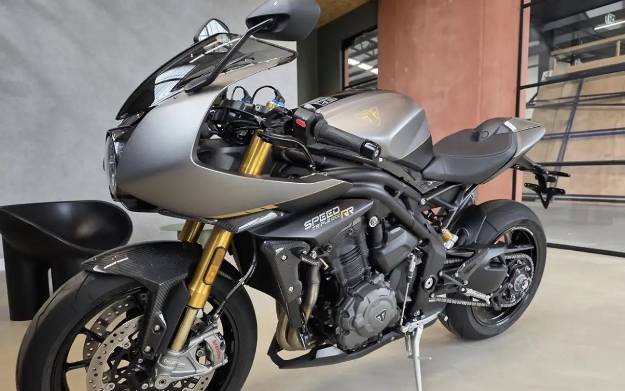 Triumph Speed Triple R - Vista 4