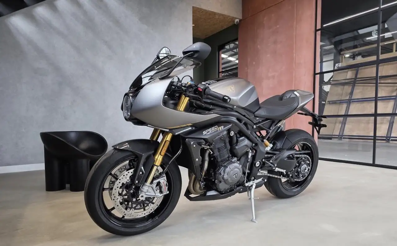 Triumph Speed Triple R - Vista 5