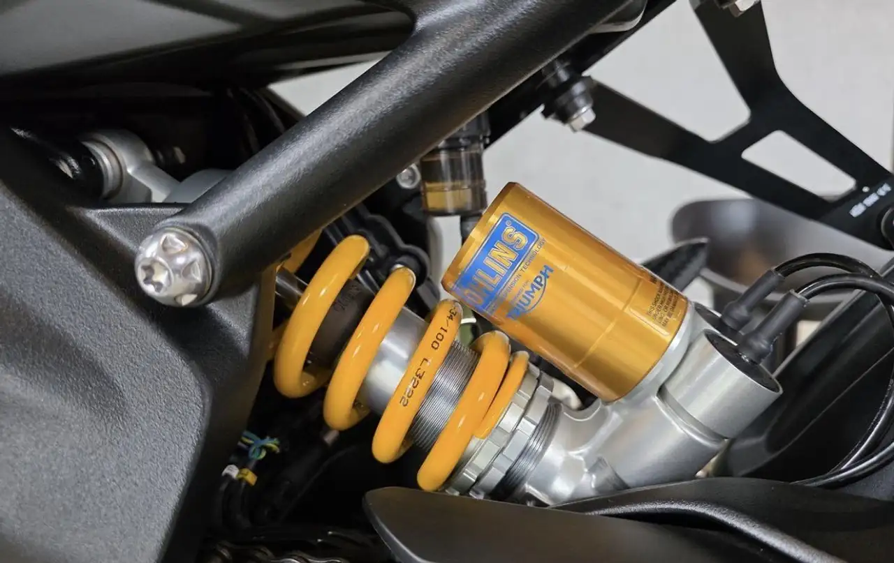 Triumph Speed Triple R - Vista 7