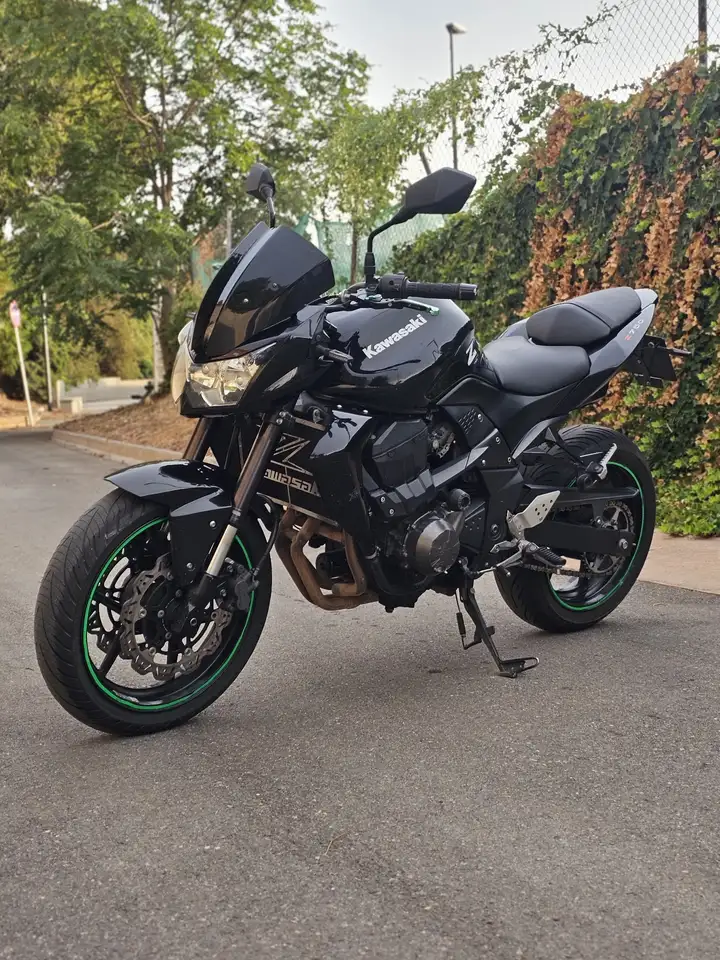Kawasaki Z750 - Vista 4