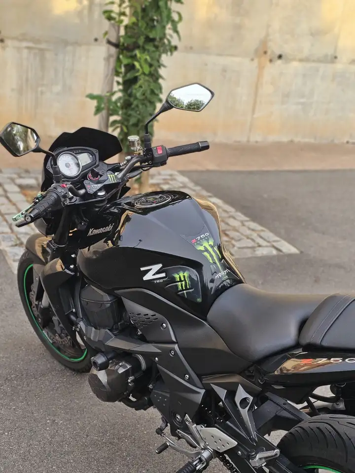 Kawasaki Z750 - Vista 5