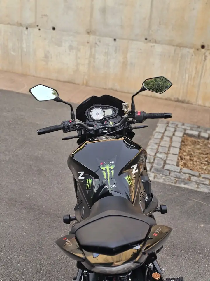 Kawasaki Z750 - Vista 6