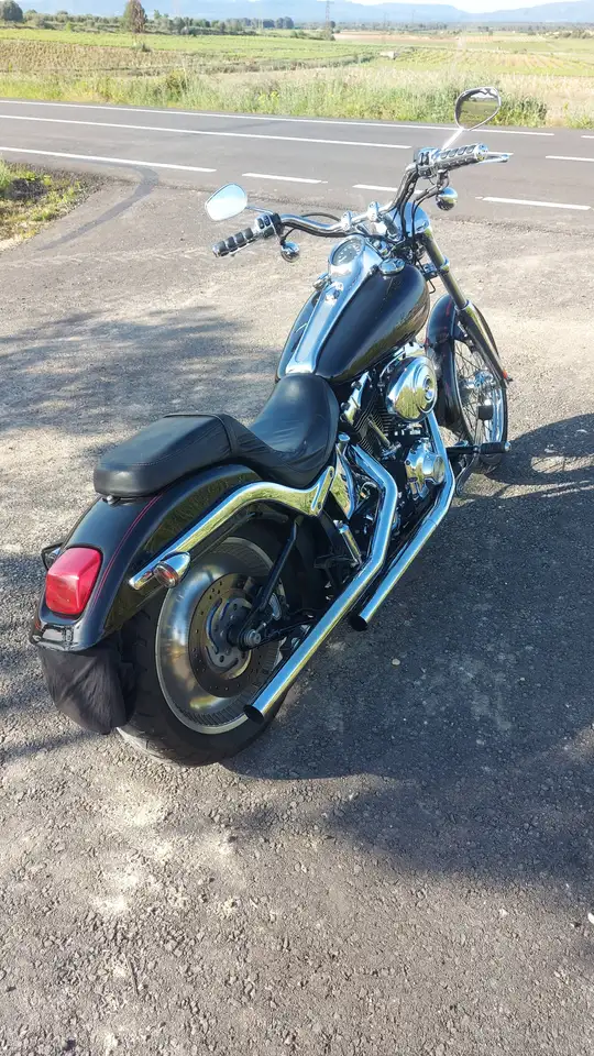 Harley-Davidson Deuce – Vista 3