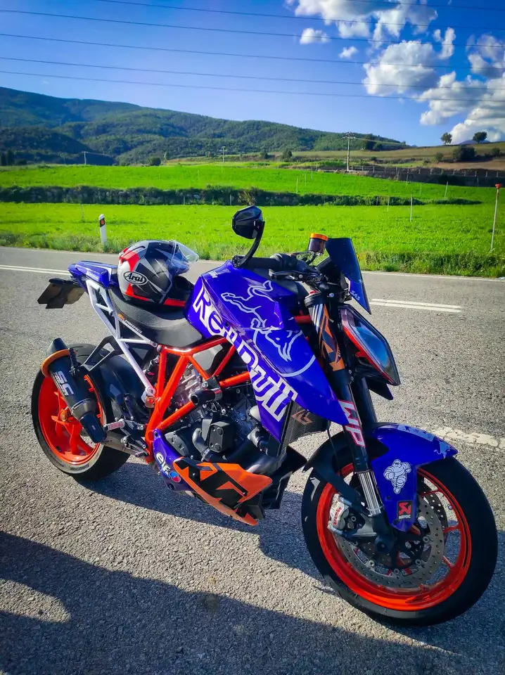 KTM 1290 Super Duke R - Vista 3