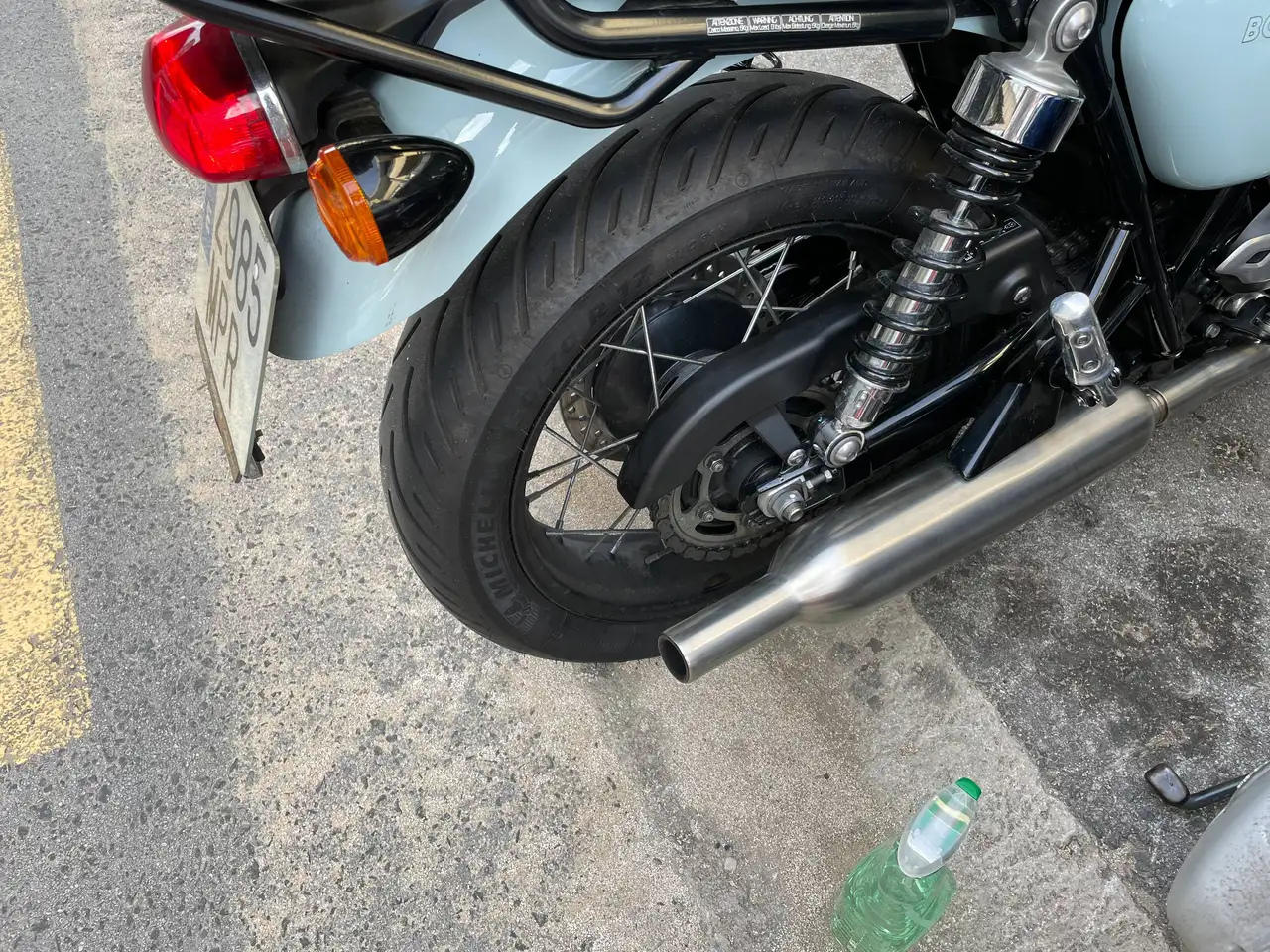 Triumph Bonneville T100 - Vista 12