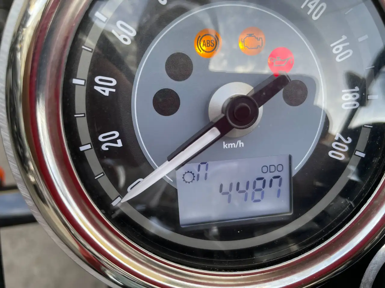 Triumph Bonneville T100 - Vista 3