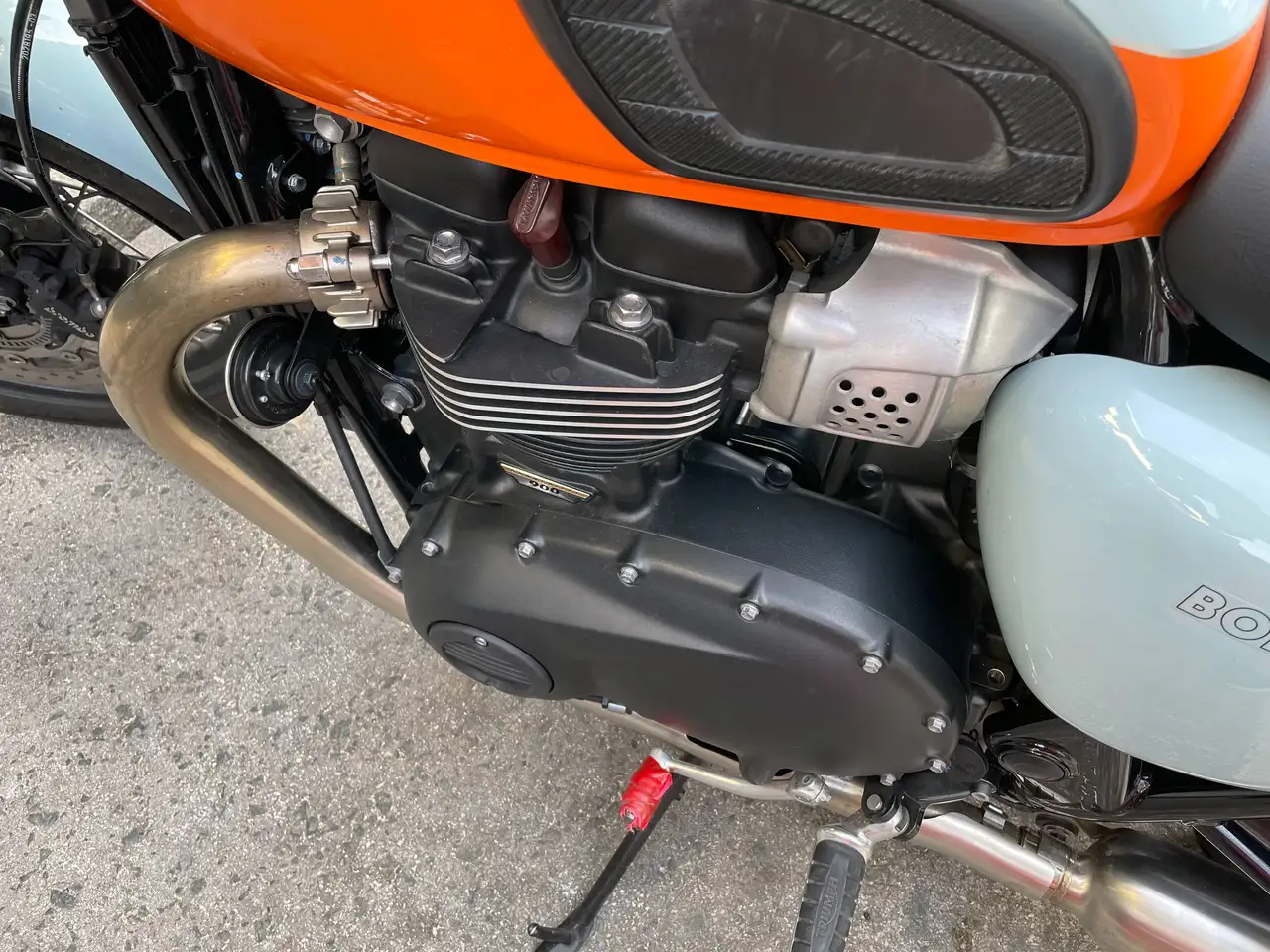 Triumph Bonneville T100 - Vista 8