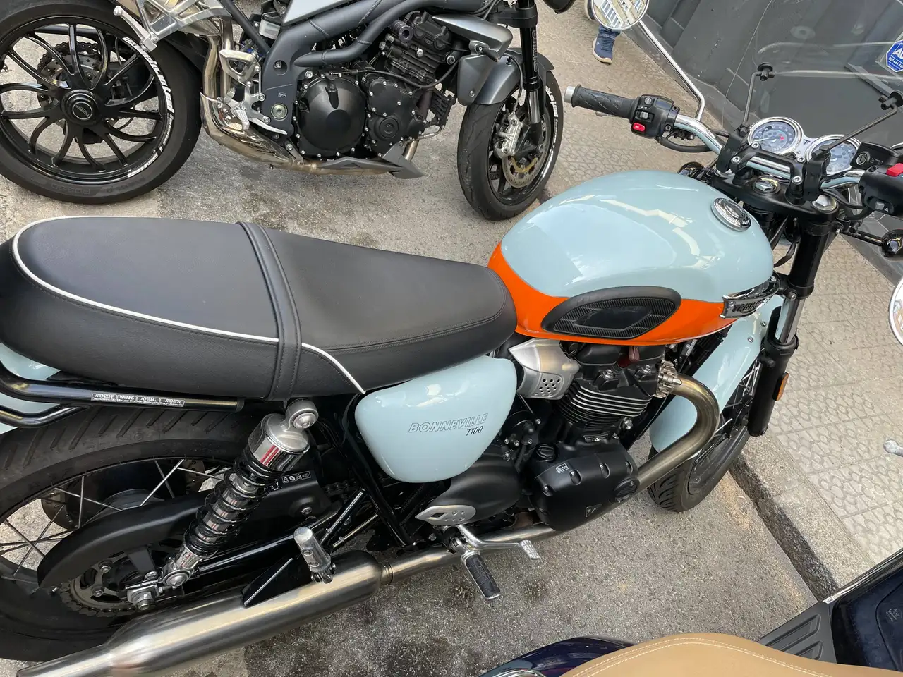 Triumph Bonneville T100 - Vista 9