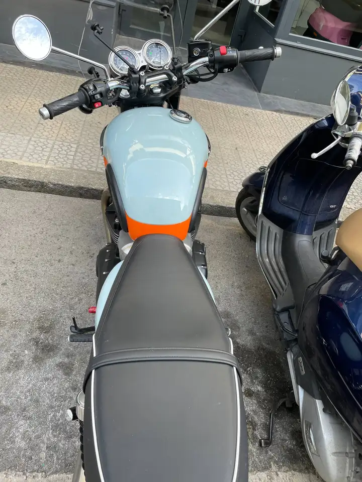 Triumph Bonneville T100 - Vista 10
