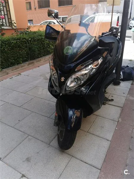 Suzuki Burgman 400 – Vista 4