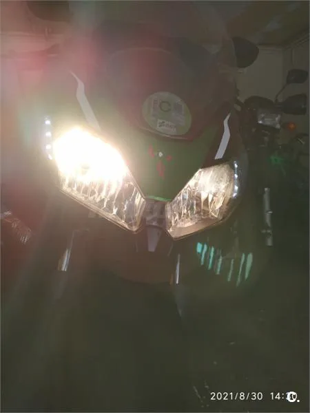 Kawasaki J300 - Vista 4