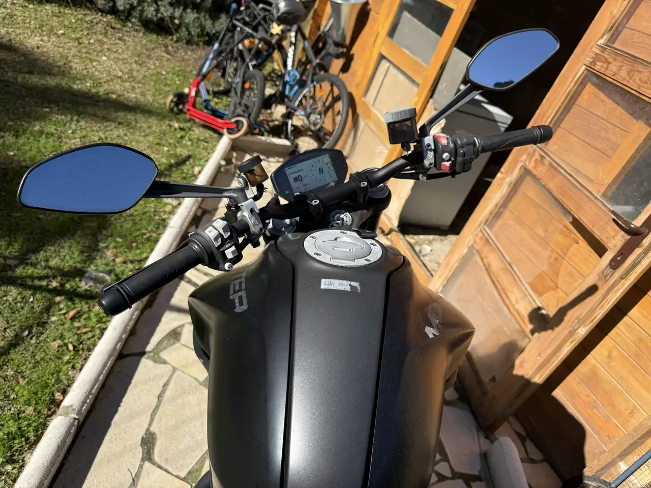 Ducati Monster 937 – Vista 2