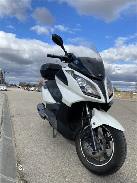 Kymco Super Dink 300i – Vista 2