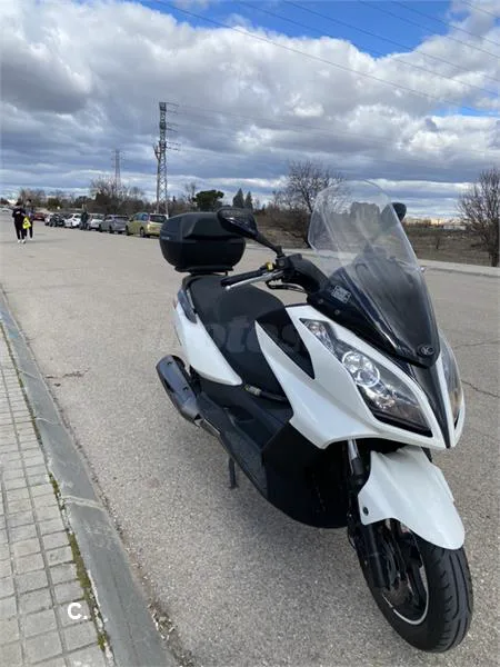 Kymco Super Dink 300i – Vista 6