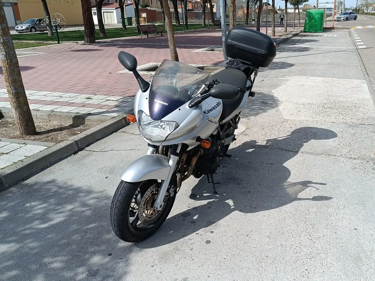 Kawasaki ZR-7 – Vista 2