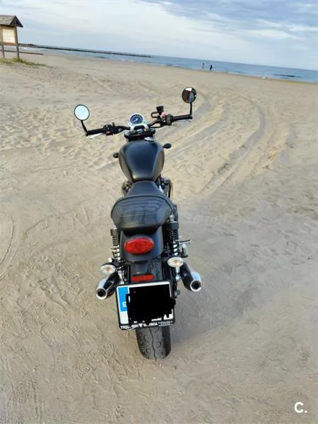 Triumph Street Twin – Vista 4