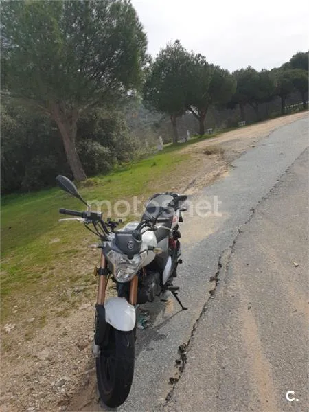 Keeway RKV 125 – Vista 3