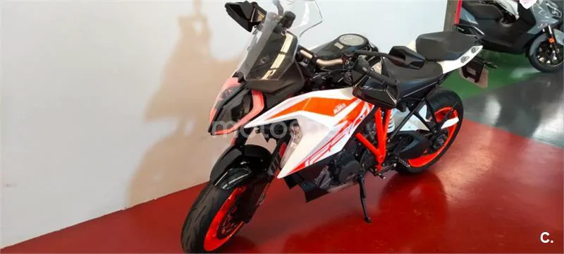 KTM 1290 Super Duke GT – Vista 3