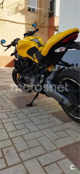 Ducati Monster 821 – Vista 2