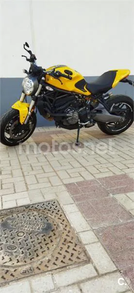 Ducati Monster 821 – Vista 3