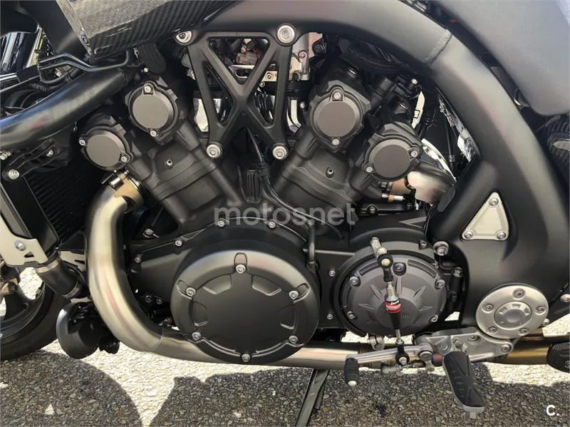 Yamaha V-Max 1700 – Vista 8