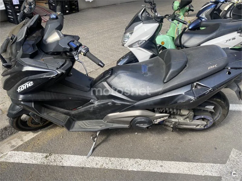 Kymco AK 550 – Vista 4