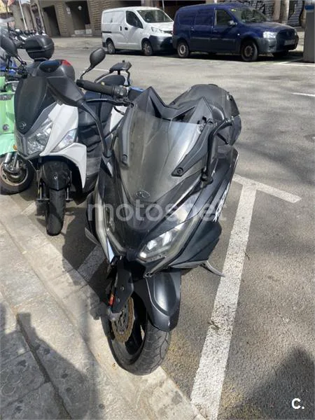 Kymco AK 550 – Vista 6