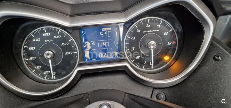 Yamaha XMAX 400 – Vista 8