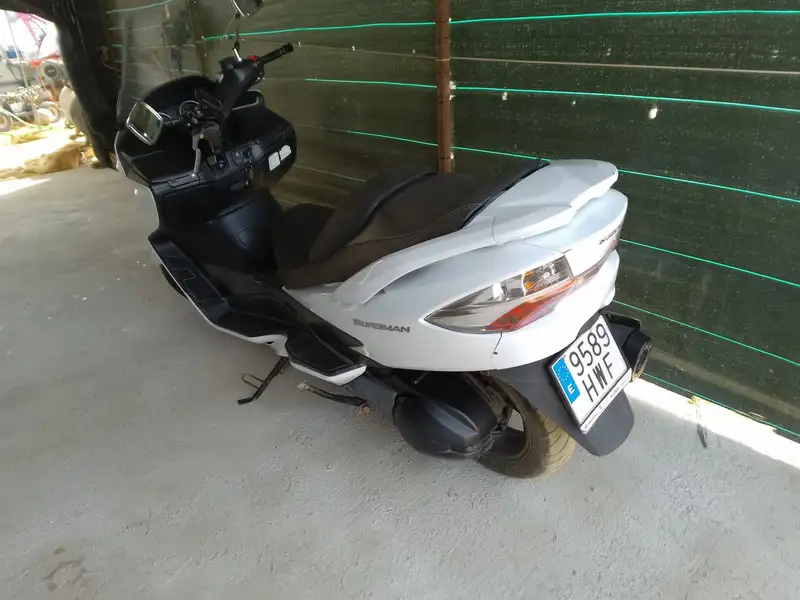 Suzuki Burgman 400 2000 € 2014 Sevilla - 2