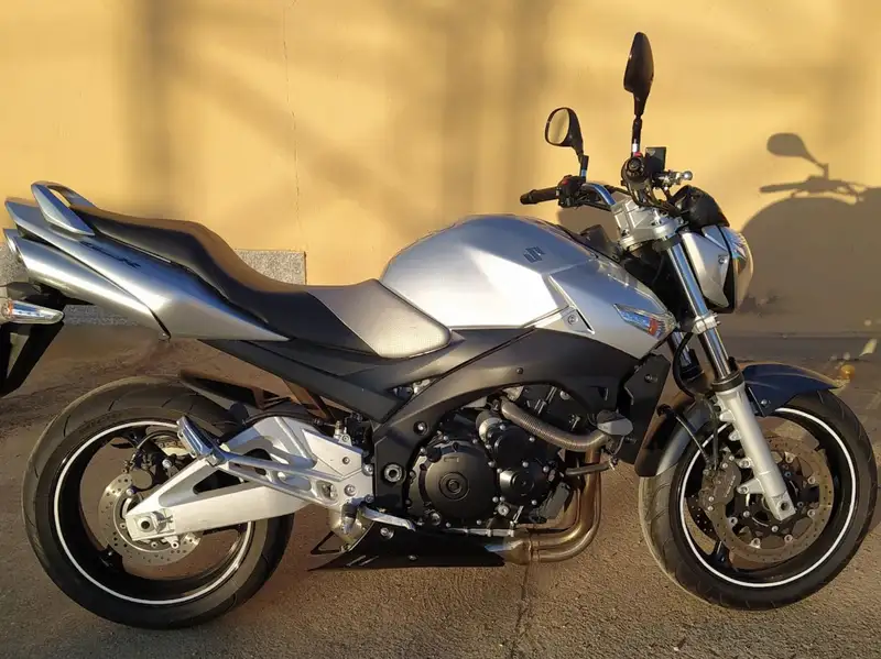 Suzuki GSR600 4000 € 2008 Badajoz - 1